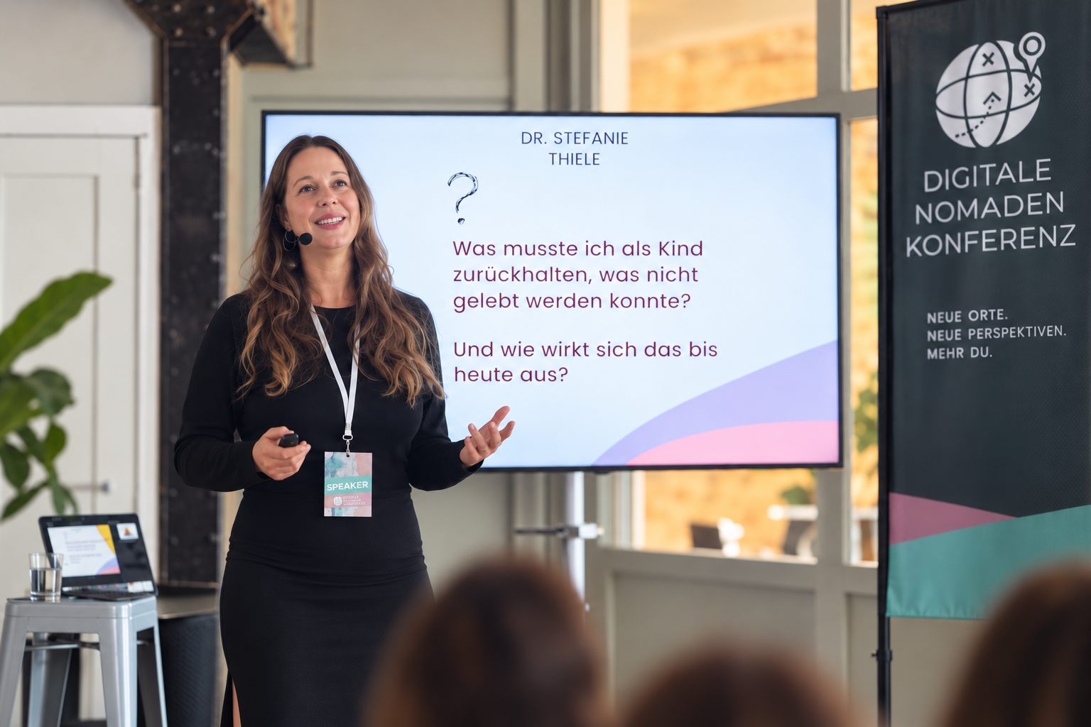 Dr. Stefanie Thiele bei einem Vortrag auf der Digitale Nomaden Konferenz